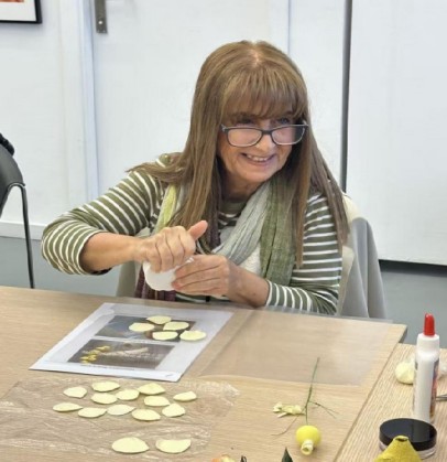 马德里中国文化中心黏土玫瑰花手工坊